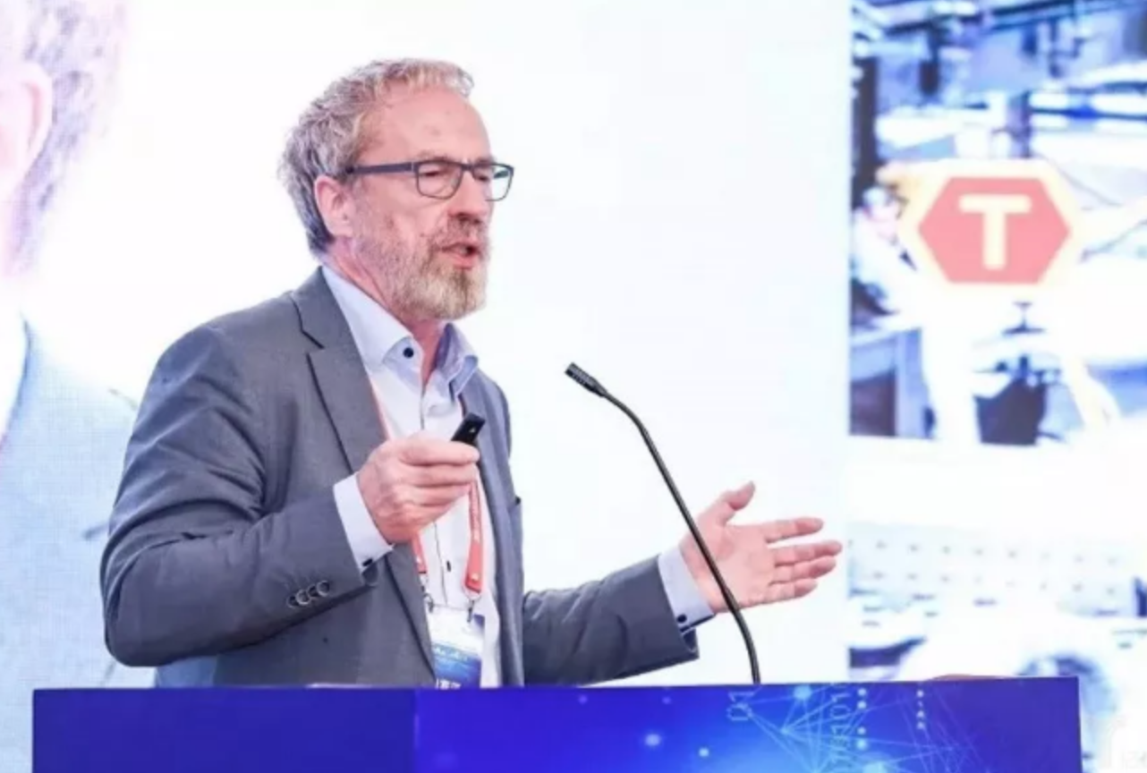 1537864515435998.png 德国院士.png